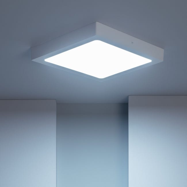 Plafonnier LED carré 18W blanc neutre montage apparent à 22,90€