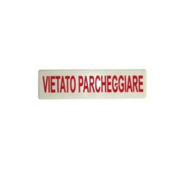 Cartello è vietato parcheggiare fuori dagli spazi delimitati Cartello è vietato parcheggiare fuori dagli spazi delimitati