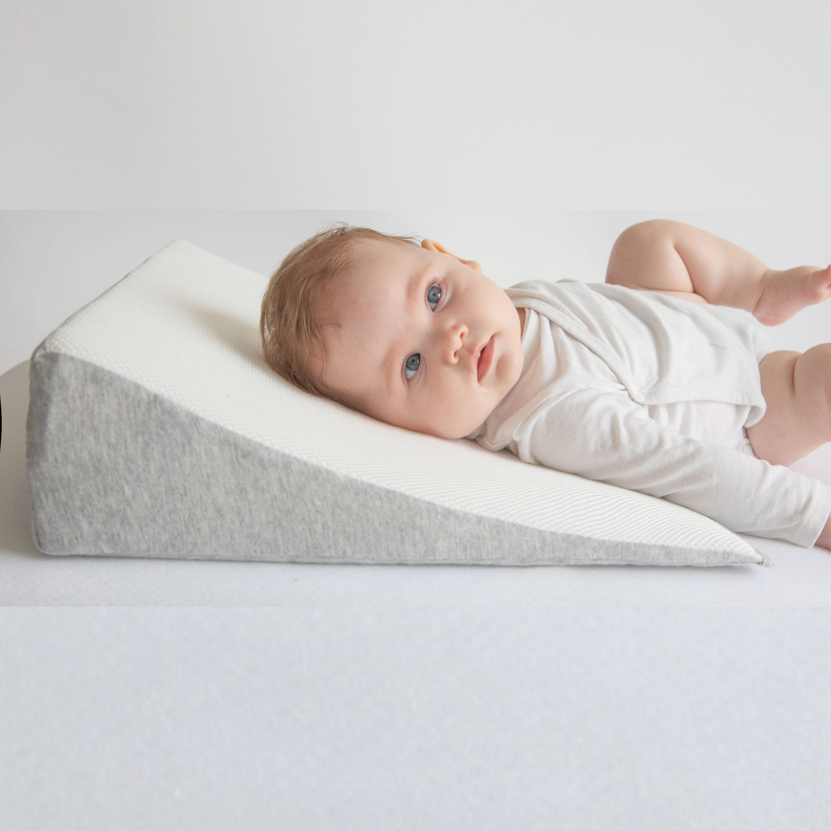 Plan incliné pour bébé en 3D à 15 degrès - Blanc - 60x120 cm