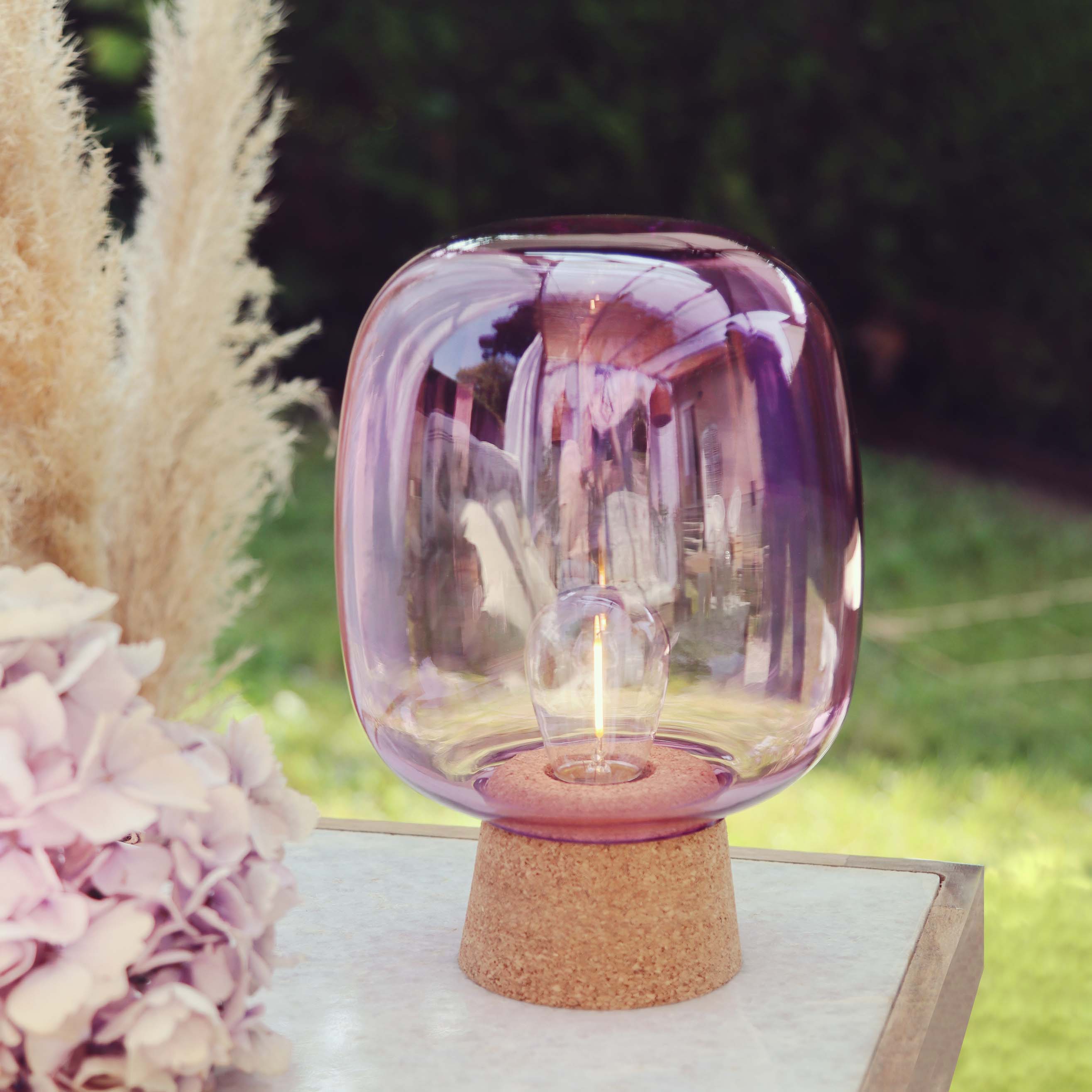 LINARIA - Lampe bulle violet socle liège ampoule