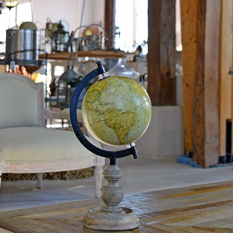 Globe mappemonde avec socle en bois clair