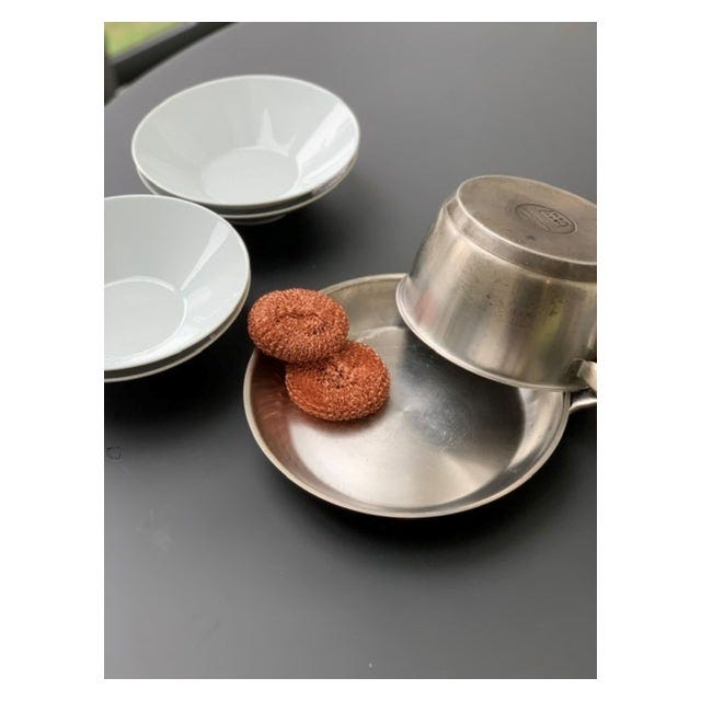 WENKO Eponge Cuivre, grattoir vaisselle Cobi, lot de 2 éponges en cuivre  pour un nettoyage doux contre les salissures, pour l'acier inox, la  vitrocéramique et la porcelaine, inoxydables, Ø9x2,2cm. : : Cuisine