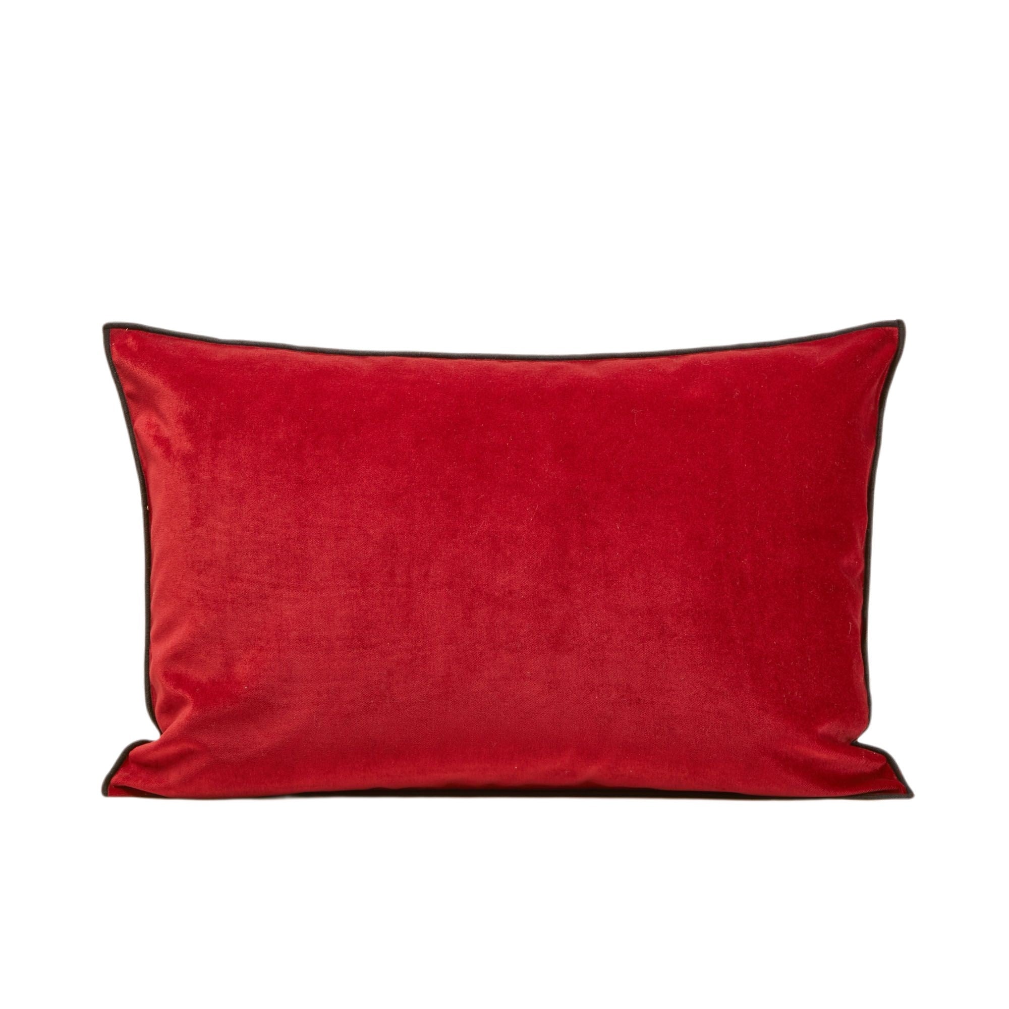 Funda de cojín dario rojo ópera y punto realce negro