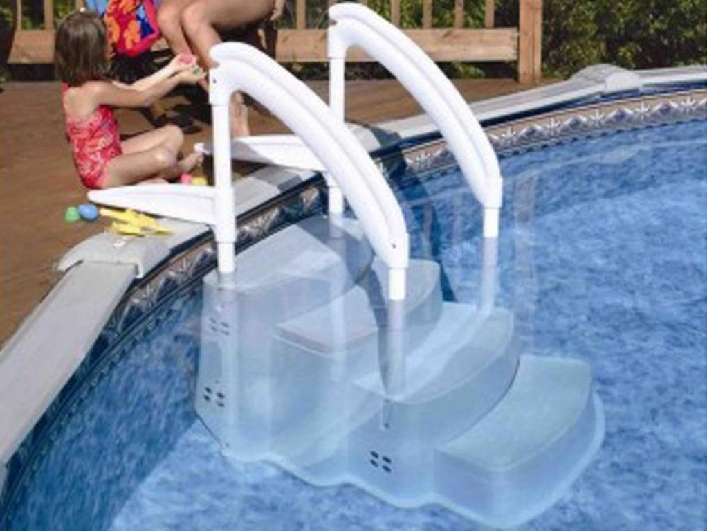 Escalier intérieur FESTIVA avec double main courante pour piscine