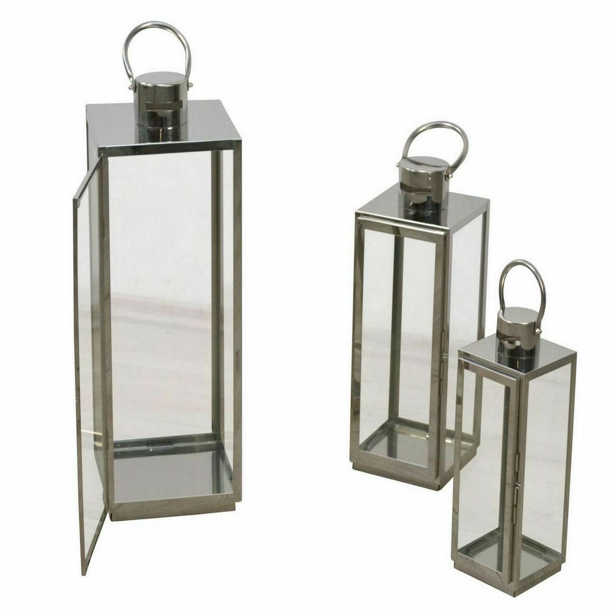 bougie d'extérieur dans une lanterne ancienne en verre et métal