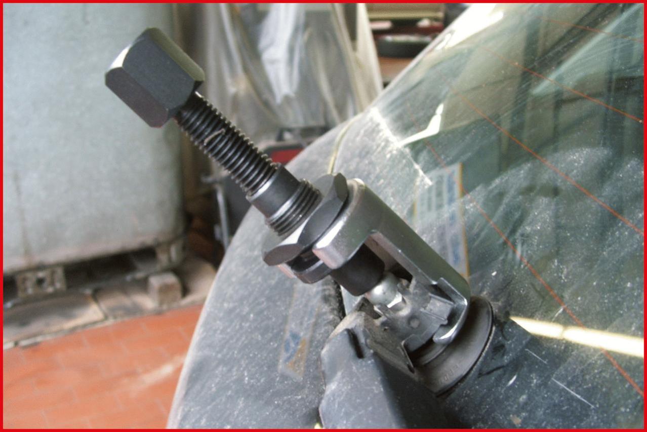 VAICO Set Di Bracci Tergicristallo Posteriore Adatto Per FORD