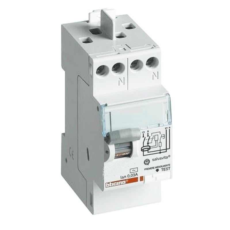 PRESA STANDARD TEDESCO/ITALIANO 230V 2P+T