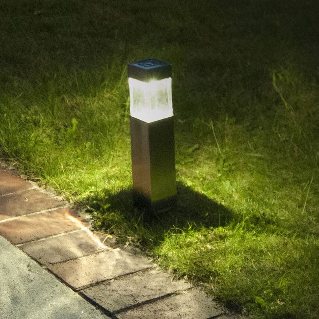 Lampe solaire LED en acier inoxydable avec pointe de terre 4 pièces
