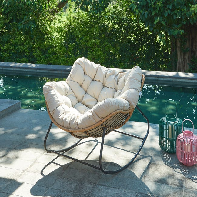 Jardin : un fauteuil cocon pour un été 100% détente