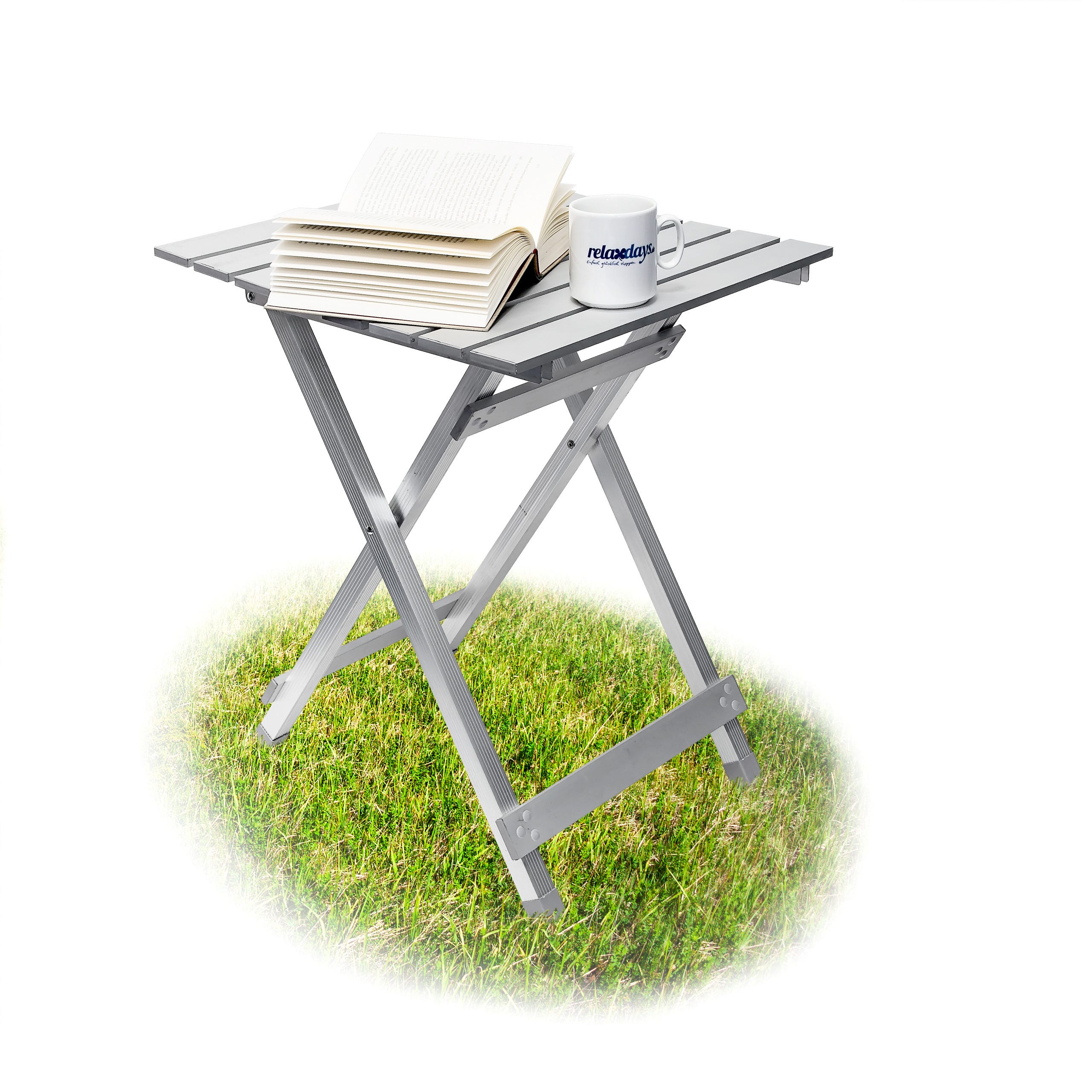 Se lo spazio outdoor è piccolo scegli un tavolino pieghevole