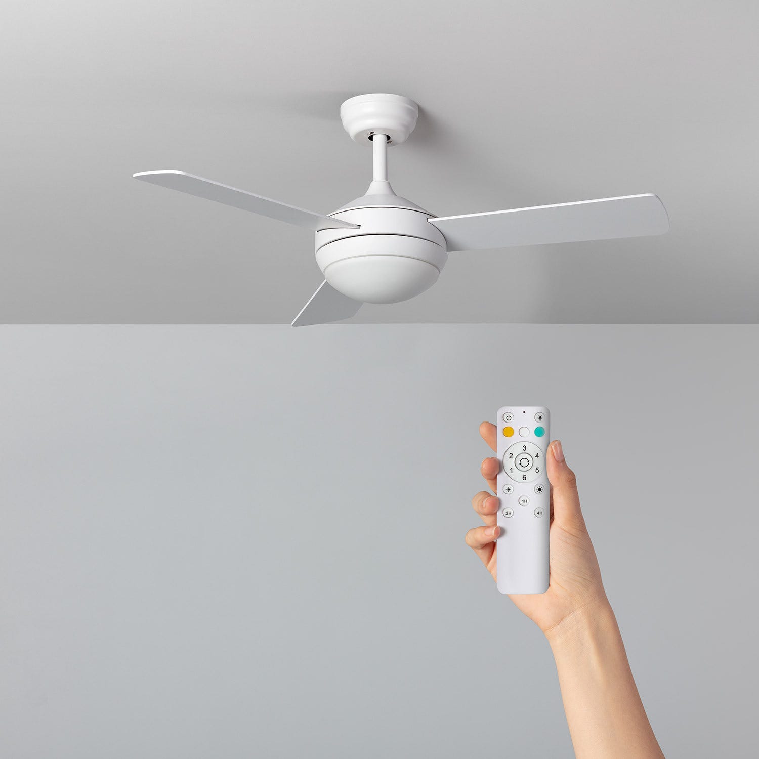 Ventilador de techo silencioso con luz LED, ventilador de techo con motor  de CC que se puede utilizar en interiores y exteriores, control remoto de