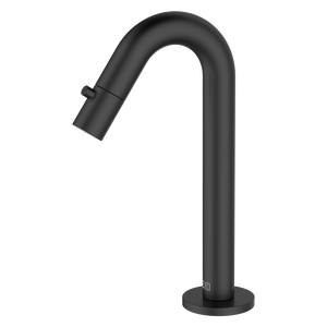 Comprar Grifo lavabo alto pica negro mate cuadrado monomando con apertura  en agua fría. online