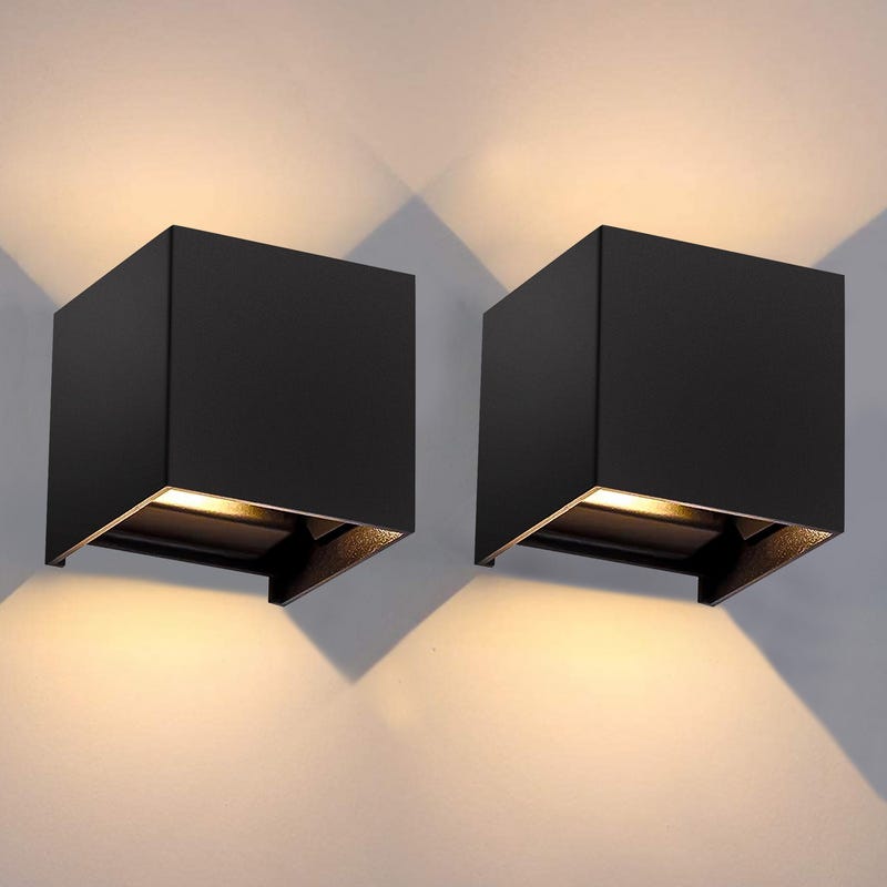 Lampe moderne noire pour l'éclairage intérieur, fixation avec une