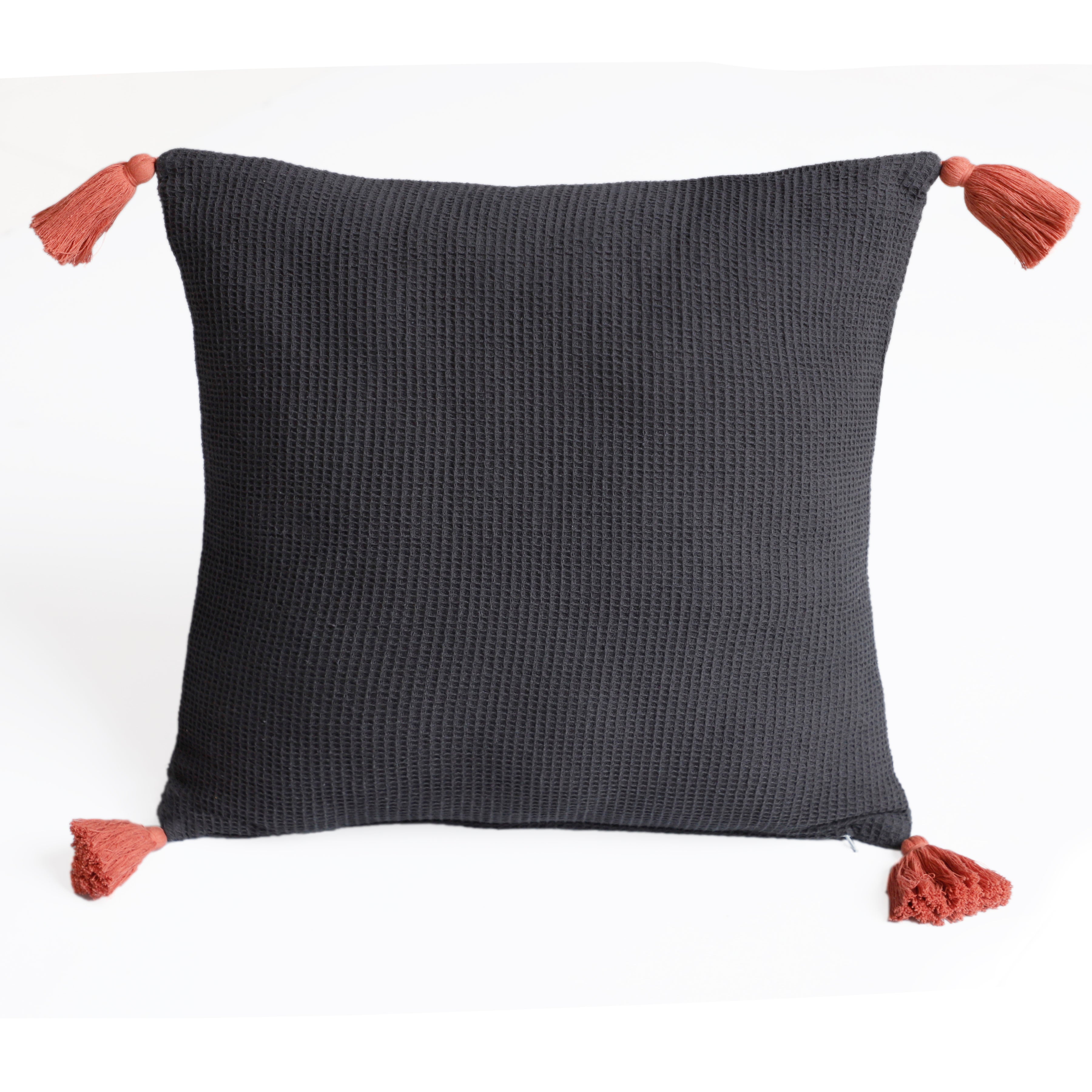 Coussin Isabelle Charcoal 45x45 Avec Pompons Et Rembourrage Inclus ...