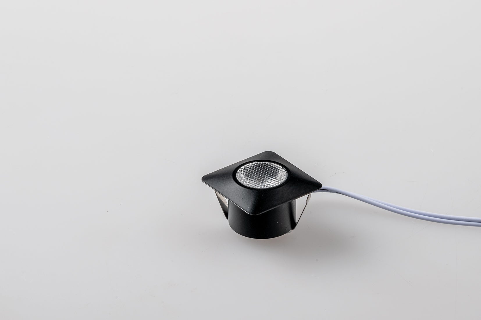 Led empotrable cuadrado asso en aluminio negro 1w 3000k (luz cálida)