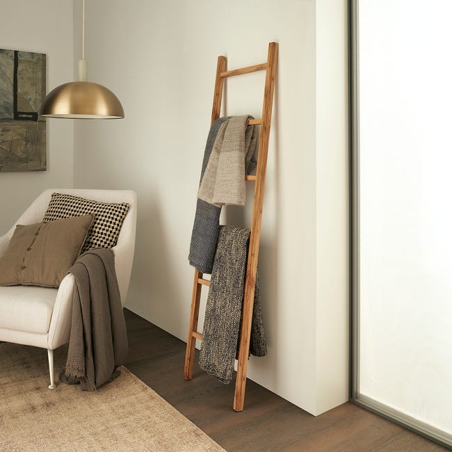 Escalera toallero decorativa madera blanca y natural