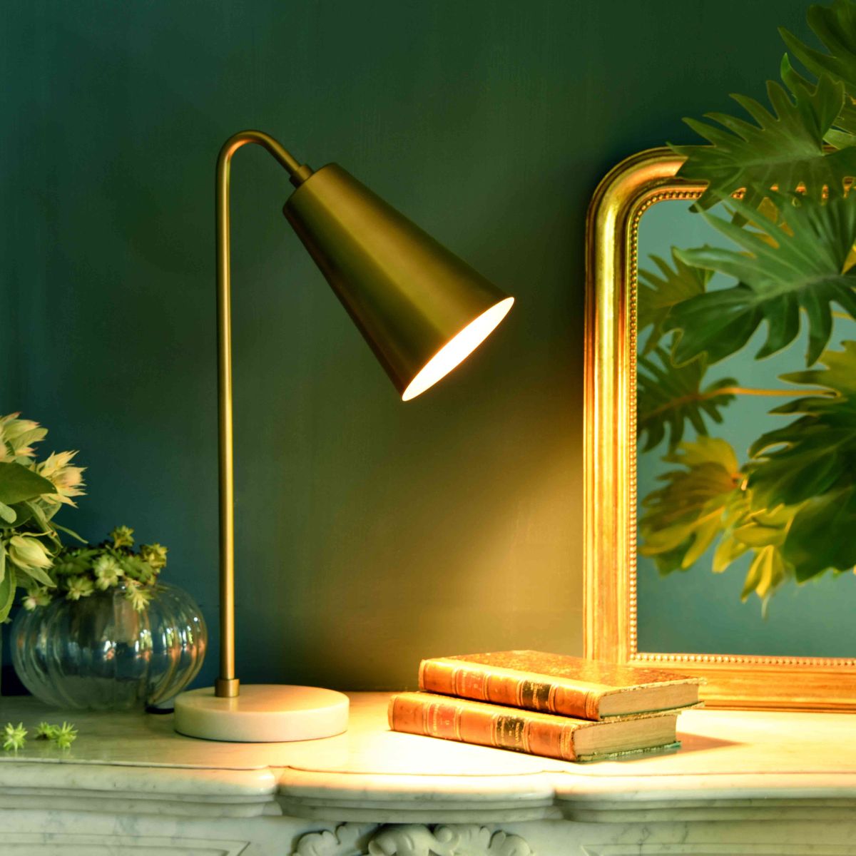 Lampe de bureau scandinave en bois et métal jaune