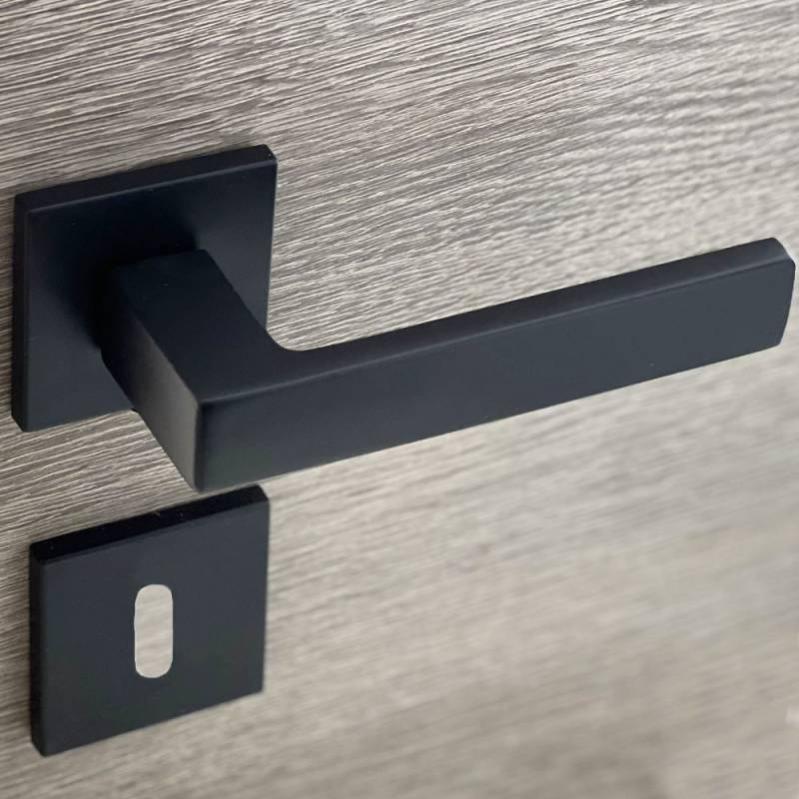 Poignées de porte sur rosace noir mat carré Modèle Nathaly Trou de clé L Leroy Merlin