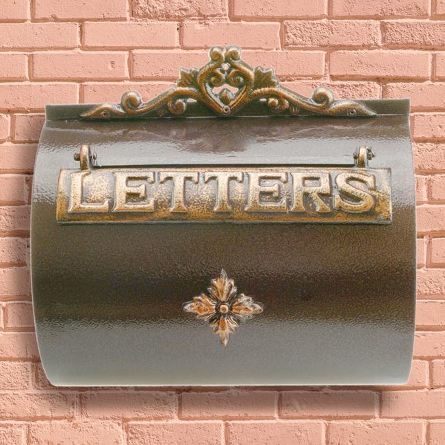 Hermoso buzón de metal vintage para cartas al estilo decorativo antiguo con  decoración en relieve
