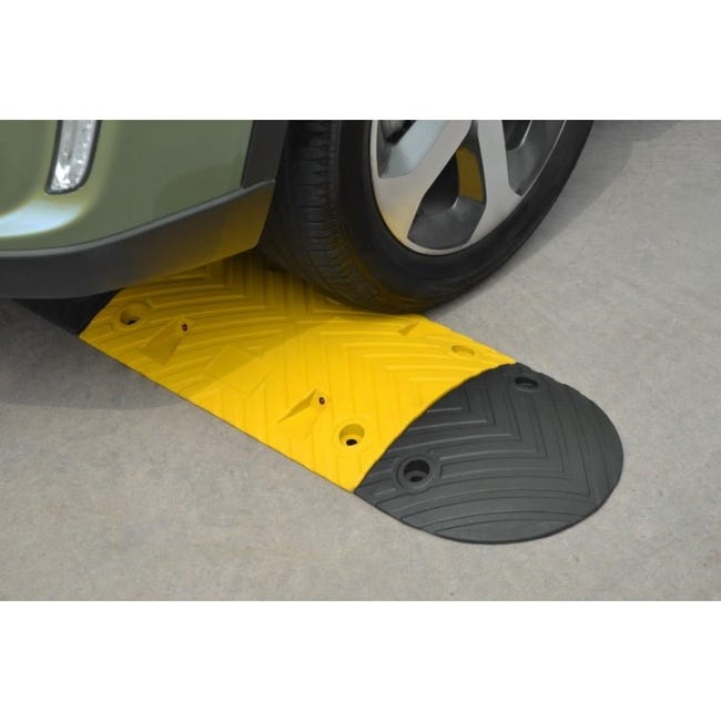 Tope rueda plástico polipropileno para estacionar rueda de coche. Medidas:  50x16x8 cm