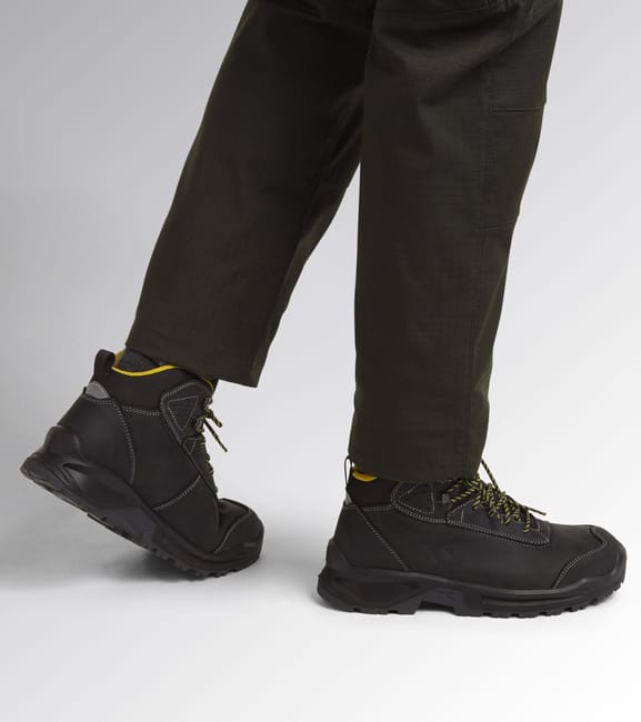 Diadora top pelle nera