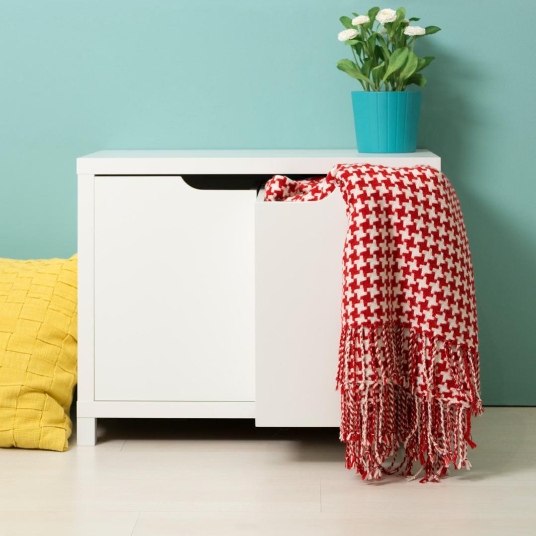 Il Rotolo Semplice Della Carta Igienica Appende In Bagno Immagine Stock - Foto 2