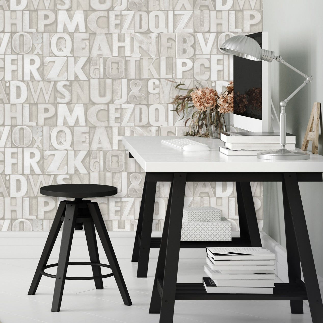 Papier peint vinyle lessivable lettres industrielles texturé en relief 3D -  Factory Letters 676320 de GAULAN - Rouleaux de 10 m x 1,06 m