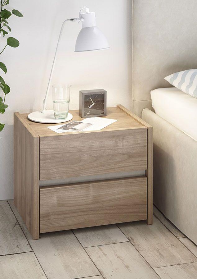 Paire de tables de chevet commodes à deux tiroirs, en finition noyer