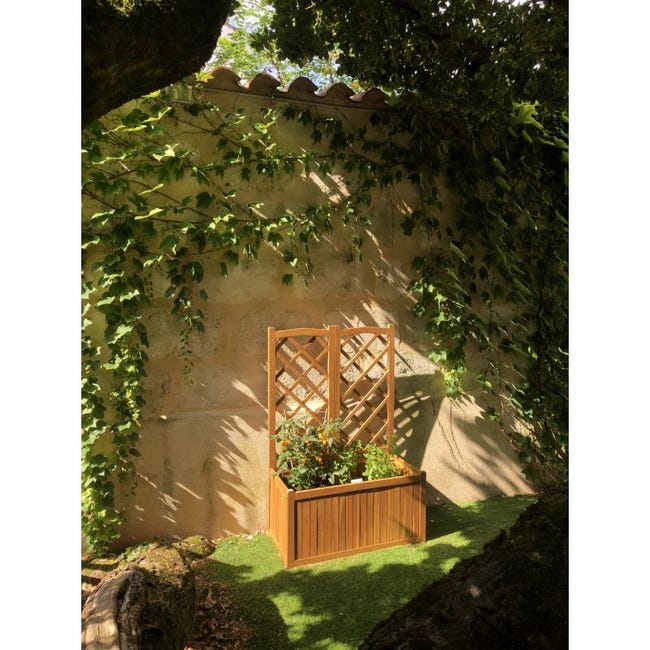 Jardinière carrée en bois avec treillis