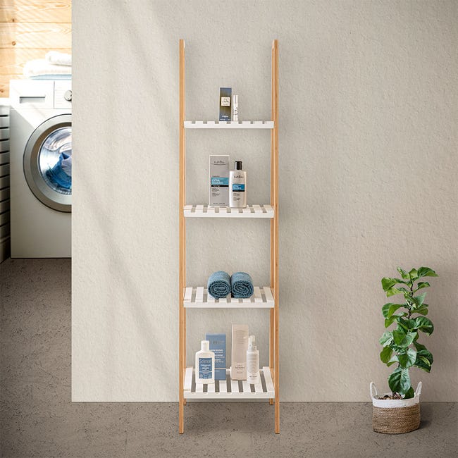 La scala in legno come scaffale è il tocco cozy ideale per il tuo bagno
