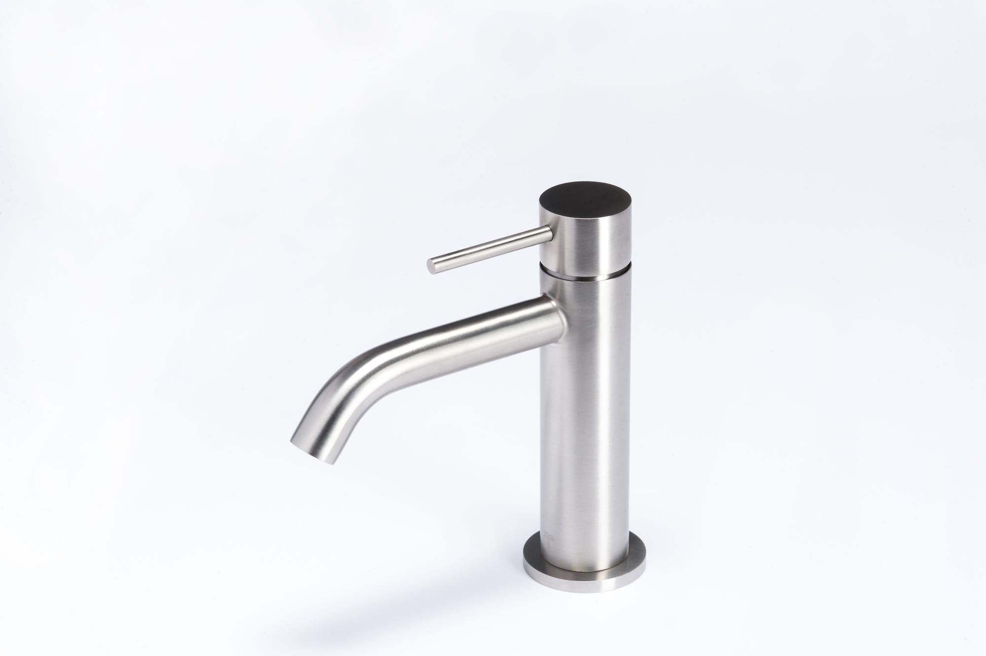 Rubinetto miscelatore monocomando rotondo a cascata