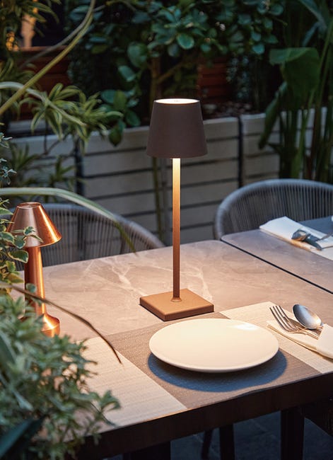 Lampe de table TACTILE, LED 270 lumens (=28 watts), Dimmable, sur batterie  rechargeable, Rouille Corten