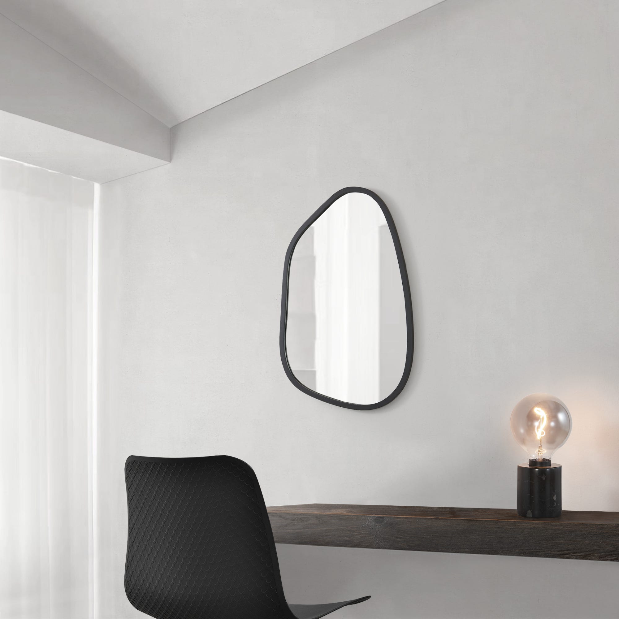 Specchio da Parete 'Filiano' 80 x 58 cm Specchio con Cornice in MDF da  Linea Irregolare - Nero opaco [en.casa]