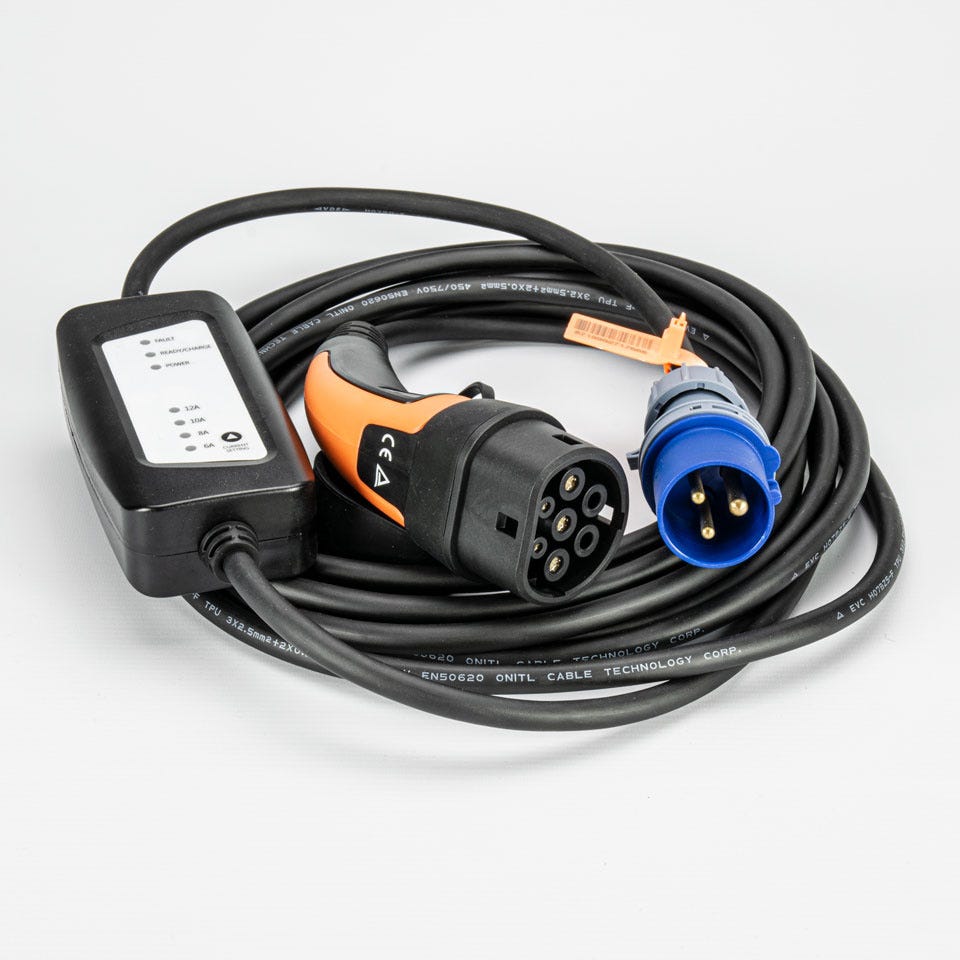 Câble de recharge voiture électrique type 2 vers fiche Bleue CEE P17 - 3.7  kW -7 m