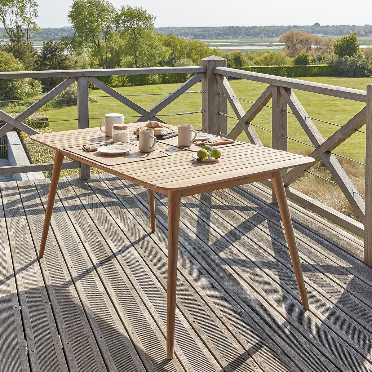 Table de jardin en teck massif 4/6 pers. Leroy Merlin