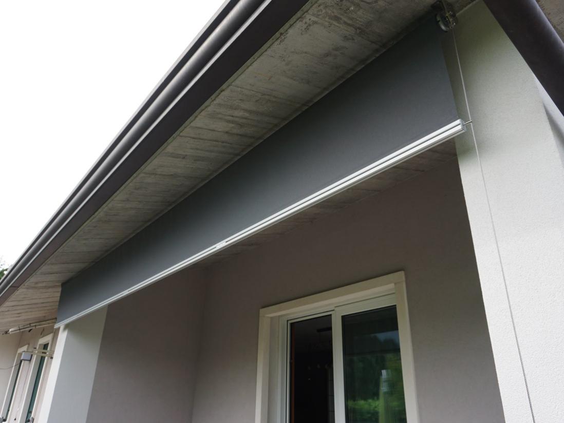 Toldo vertical guiado por cables braidd 5% ivory 340w x 150h cm