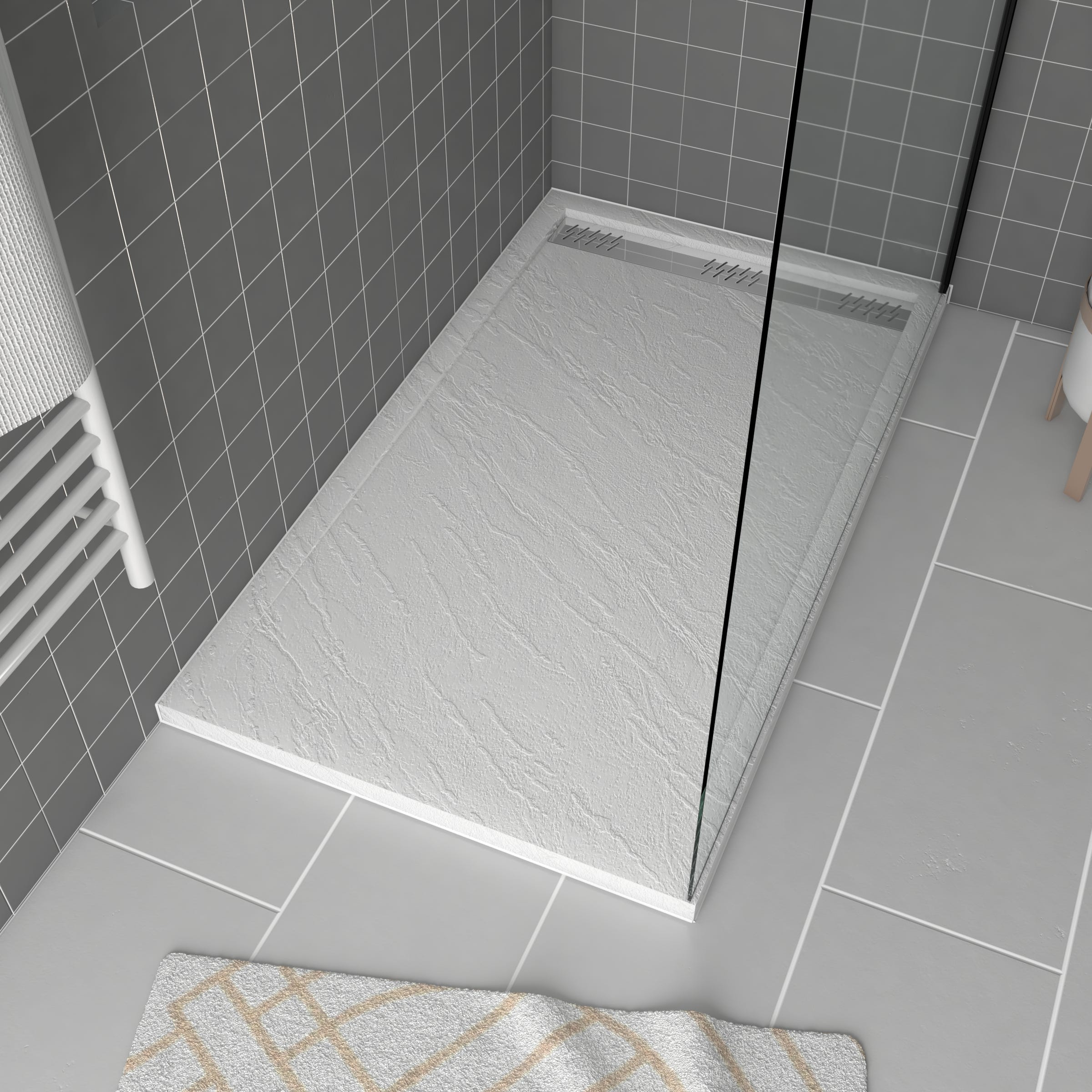 Plato de ducha a nivel de suelo con desagüe lineal en el centro 