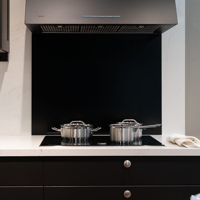 Panel antisalpicaduras de aluminio ignífugo satinado para cocina, Negro -  Panel de cocina 900 x 700 mm