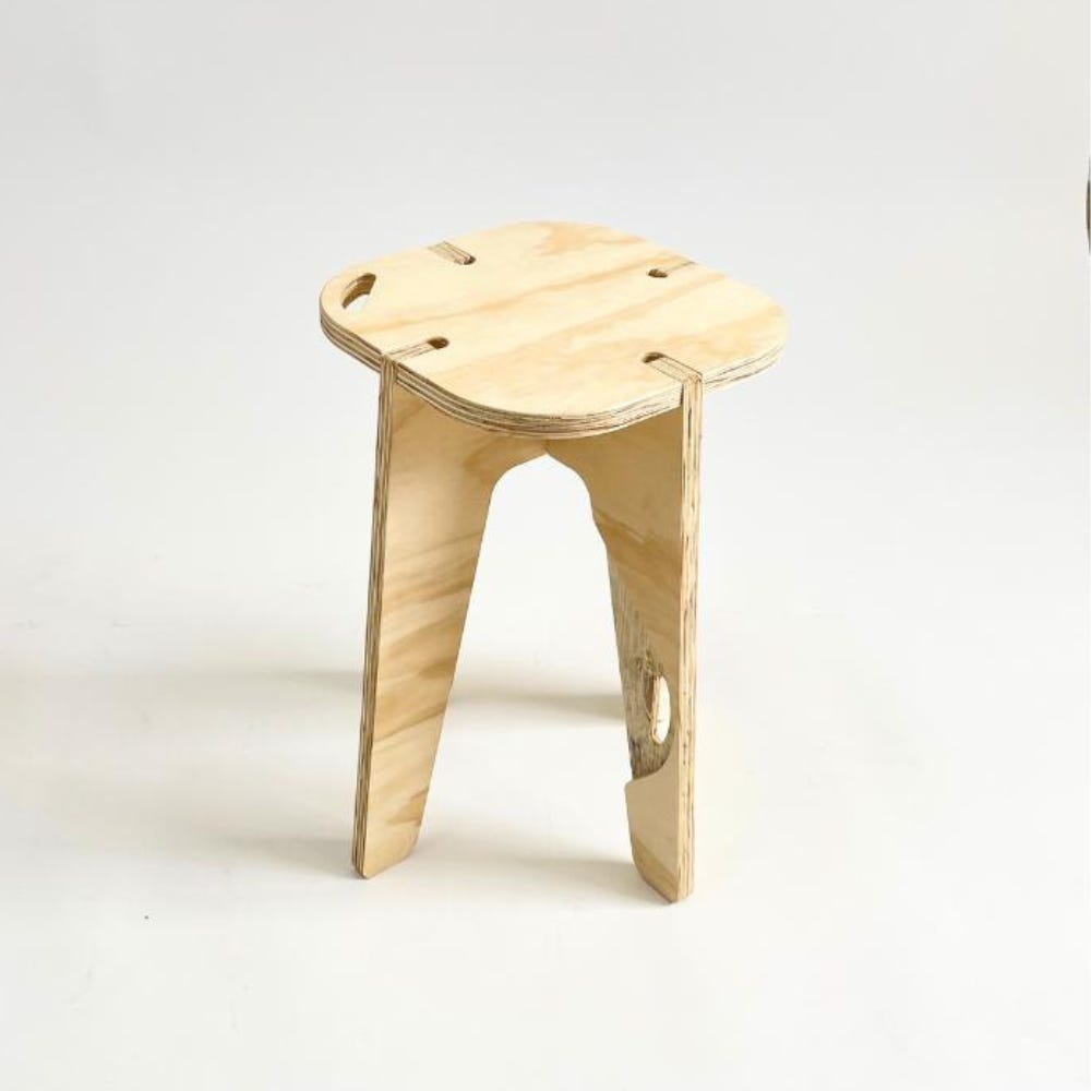 Taburete plegable Portitxol en madera contrachapada de pino (47x40x30 cm), PLYKIT