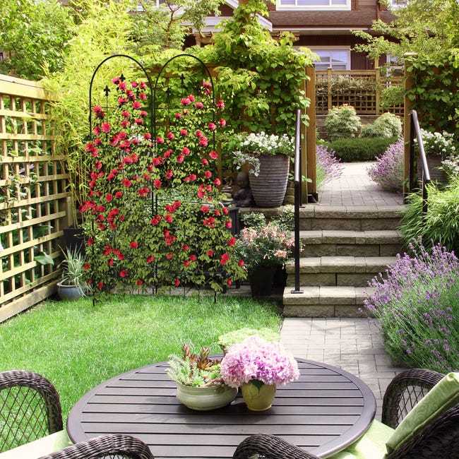 Relaxdays Obélisque de jardin en métal, 190 cm, pour roses et plantes  grimpantes, tuteur non fixe jardin, vert