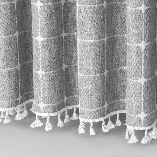 Rideau de douche en tissu Aspen Home Trends, 178 cm x 183 cm (70 po x 72  po), gris Motif de forêt de trembles majestueux 