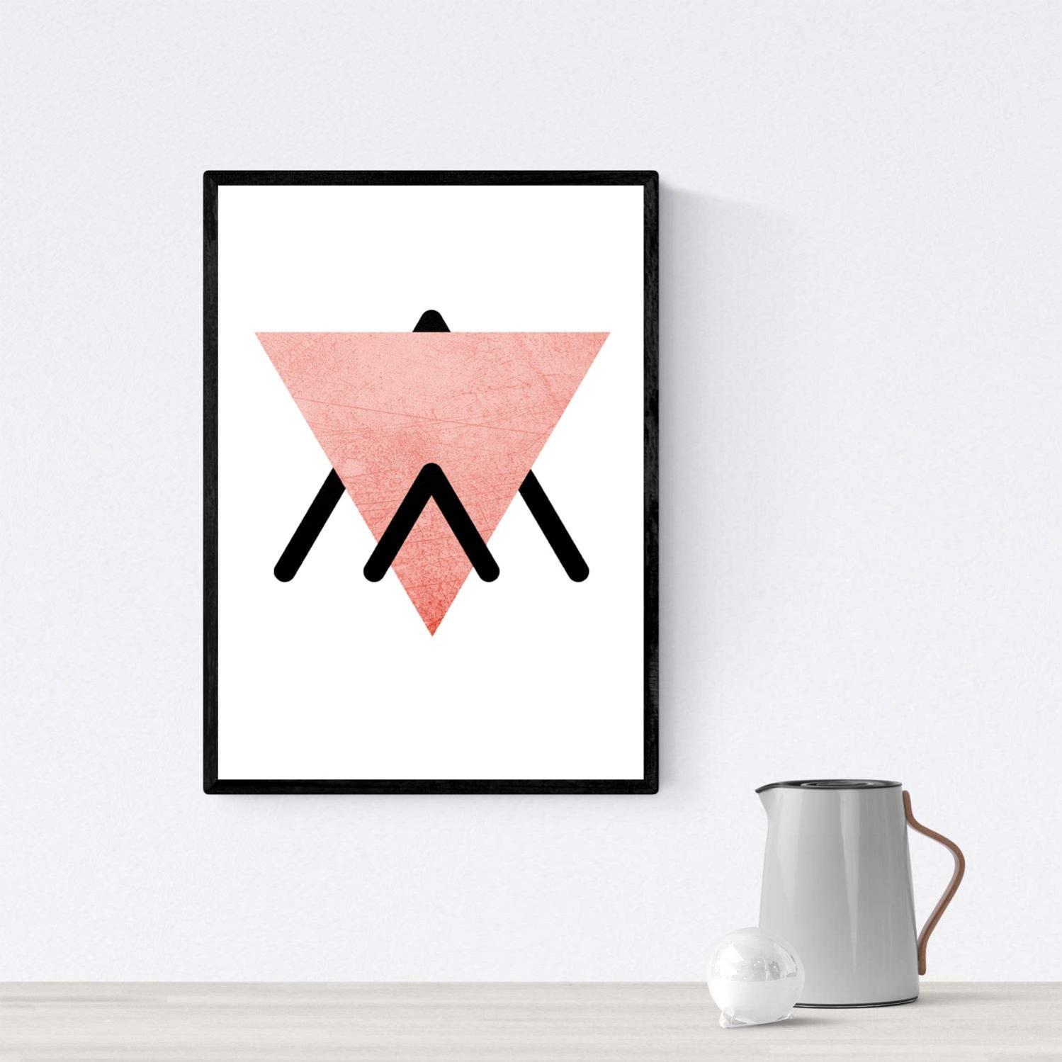 Set de 4 láminas para enmarcar arriba y abajo. posters estilo nórdico con triángulos. láminas con formas geométricas en tonos azules y pastel.