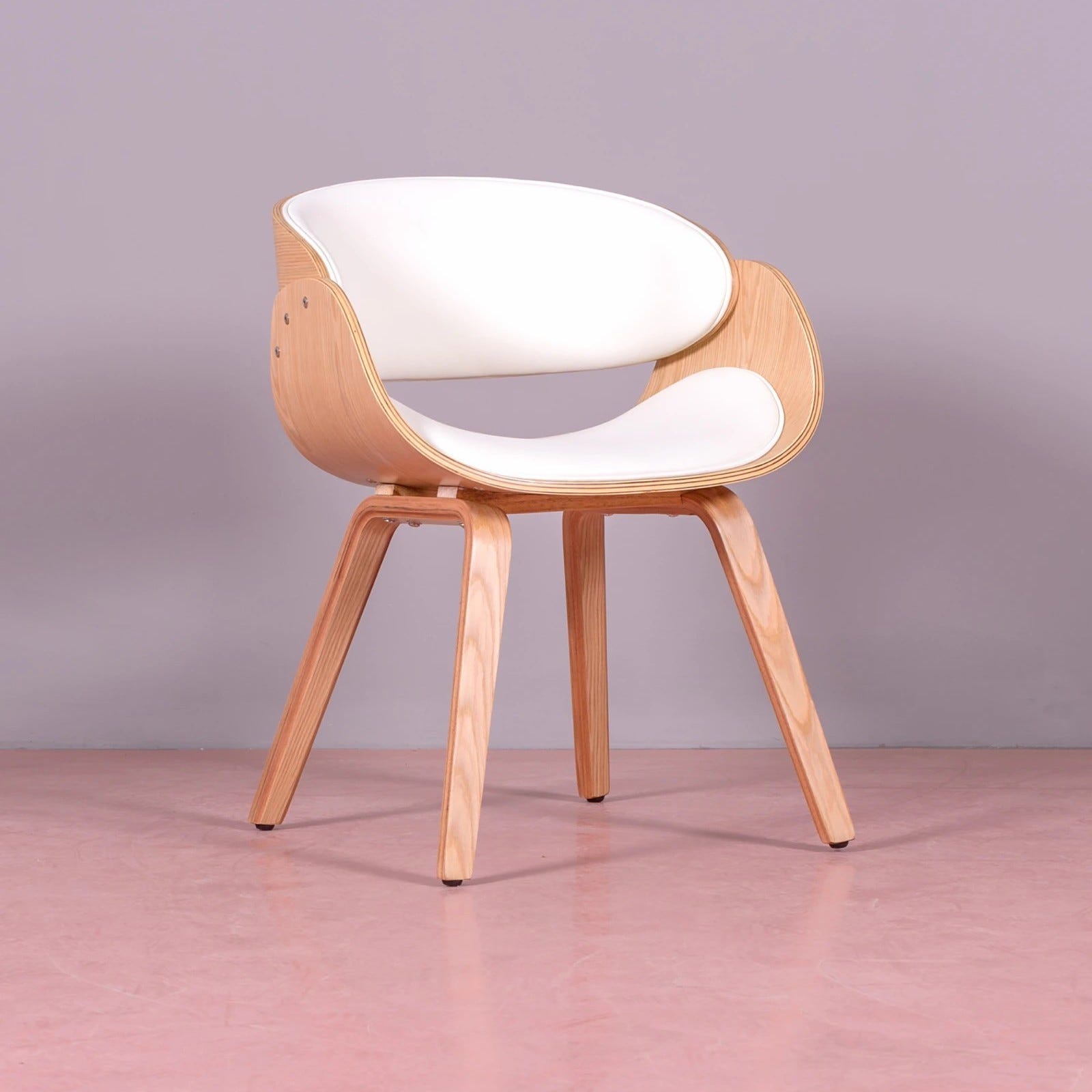 Chaise scandinave en bois clair d'érable avec coussin en similicuir -  Burrow S