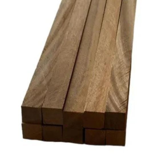 Pack de 12 listones decorativos de madera tropical en ayous 40x40x2100 mm -  Maderterraneo