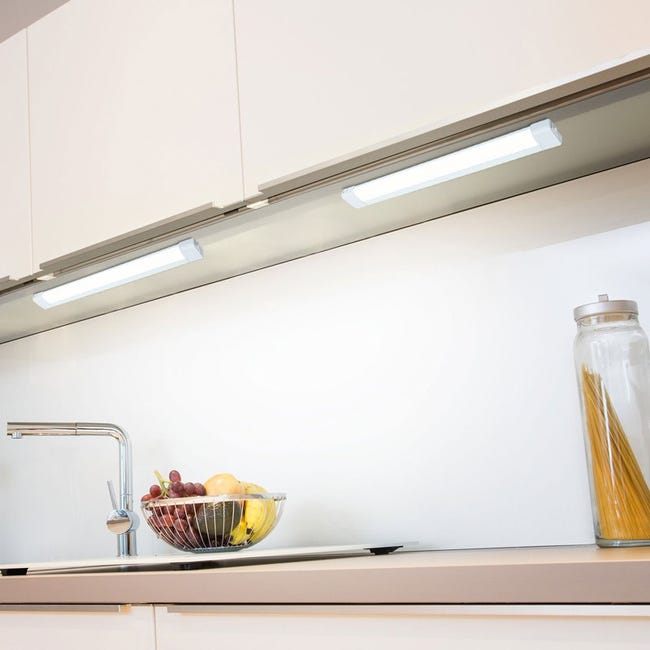 Iluminación para la encimera de la cocina y bajo muebles 8W