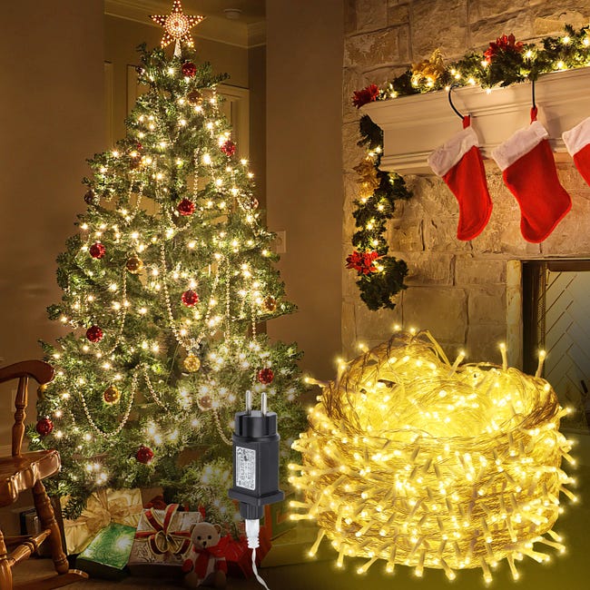 Cadre Photo Entre Les Décorations De Noël Et Les Guirlandes Lumineuses