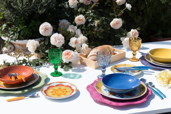 Servizio piatti da tavola in porcellana e gres con decoro colorato