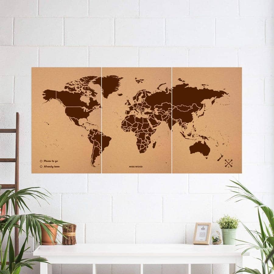 Carte du monde en liège pour accrocher des photos de nos voyages