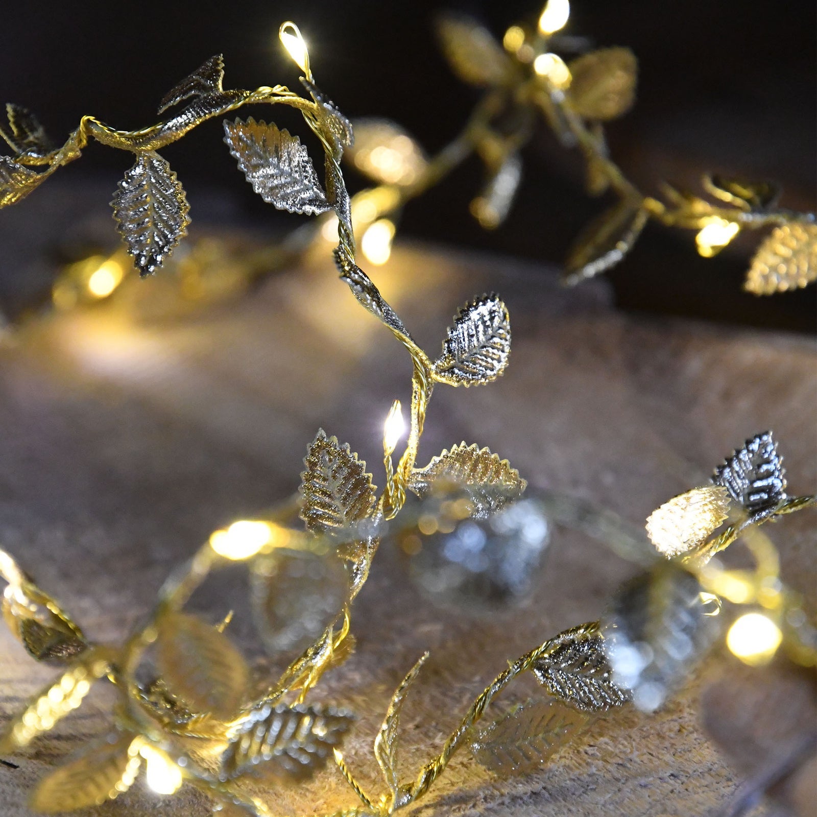 Guirlande lumineuse feuilles d'or 20 microLED blanc chaud sur piles  intérieur uniquement - Chromex