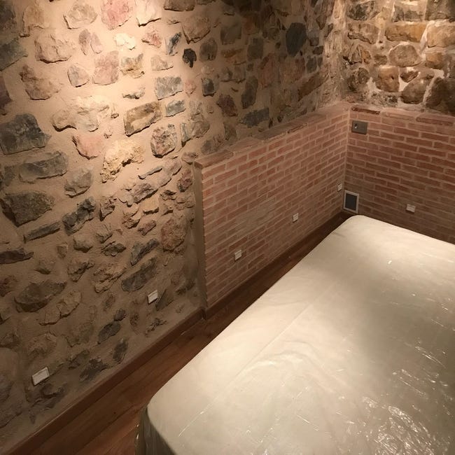 Mur en plâtre humide, enduit abimé par l'humidité solution à Quimper ? -  Entreprise pour traitement de l'humidité des murs - Axe Assèchement